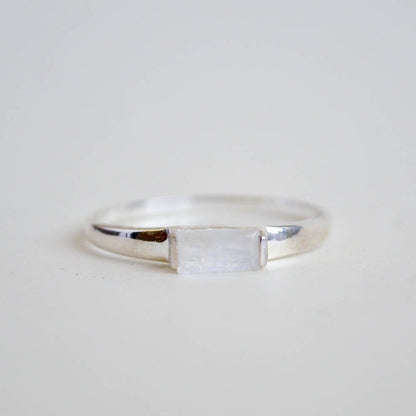 Flashy moonstone baguete gemstone set horiztonally on a classic half round ring band in sterling silver