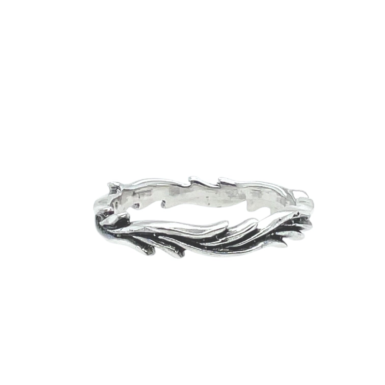 A whimsical laurel wreath pattern ring in shiny sterling silver with blackened recesses.